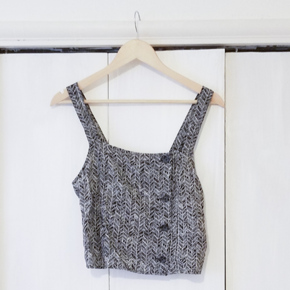 BP Side Button Crop Top Black/White Chevron Print